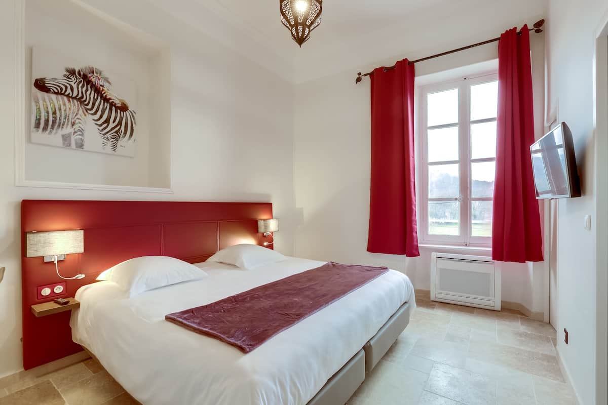Chambre Double Supérieure | Bureau, rideaux occultants, Wi-Fi gratuit, draps fournis