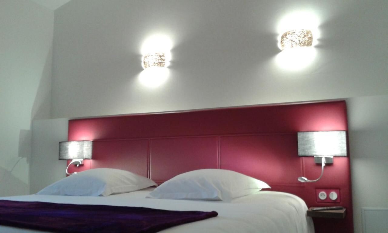 Escritorio, cortinas opacas, wifi gratis y ropa de cama