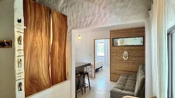 Deluxe-Villa | Wohnbereich | 42-Zoll-Flachbildfernseher mit Kabelempfang