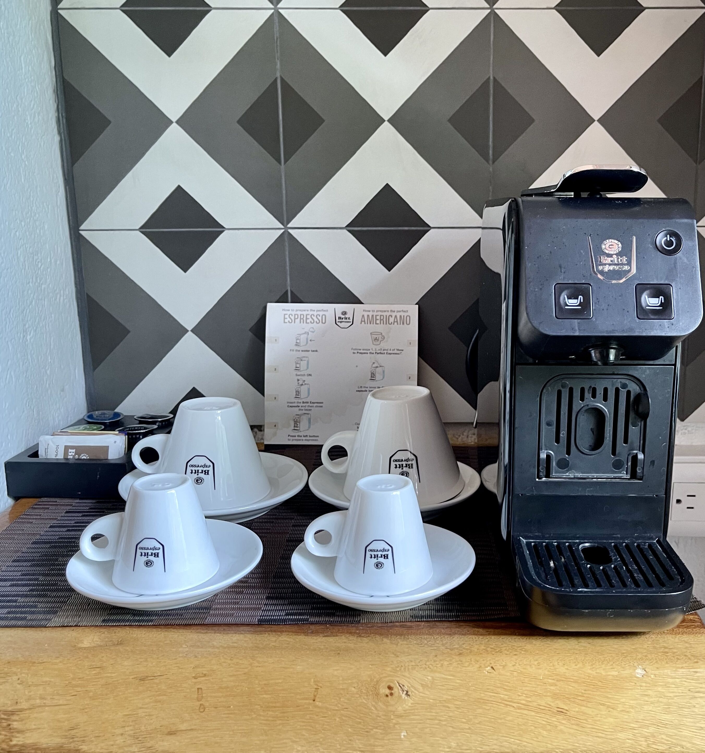 standard double room, refrigerator | coffee and/or coffee maker