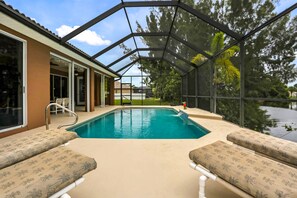 Outdoor pool - Villa Africa (Cape Coral)