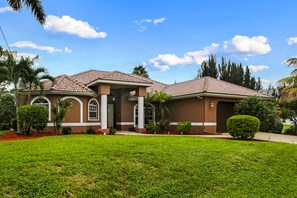Front of property - Villa Africa (Cape Coral)