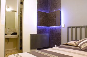 Design Room, 1 Double Bed, Accessible, Patio | Premium bedding, down duvets, minibar, individually decorated - Calle Berlin (Mexico City)