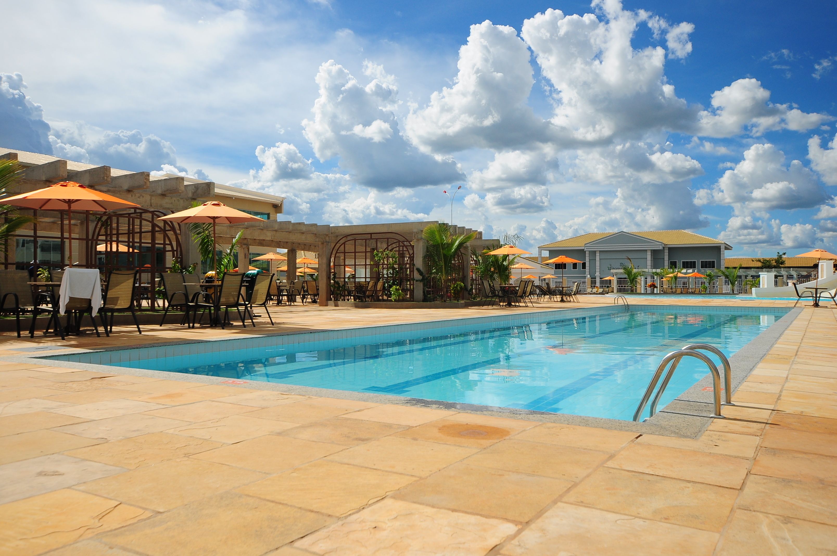 室内游泳池，13 室外游泳池