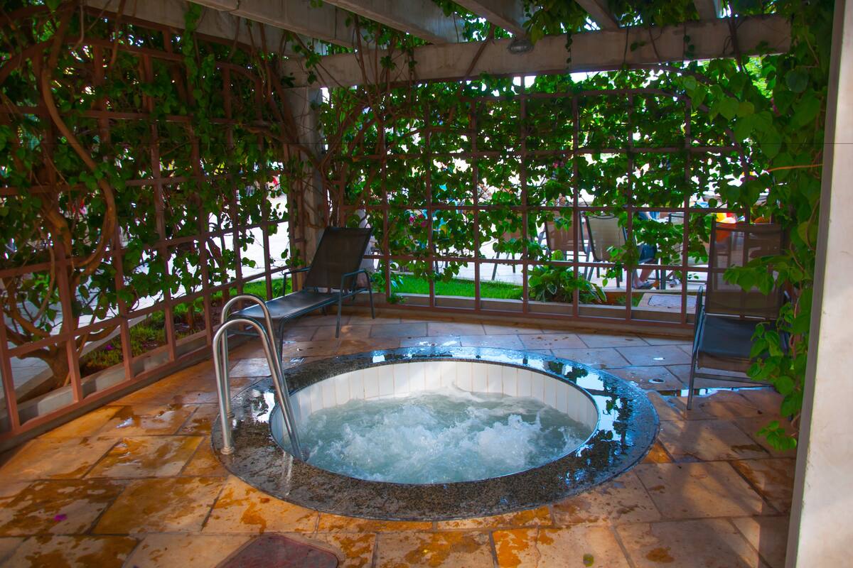 outdoor spa tub