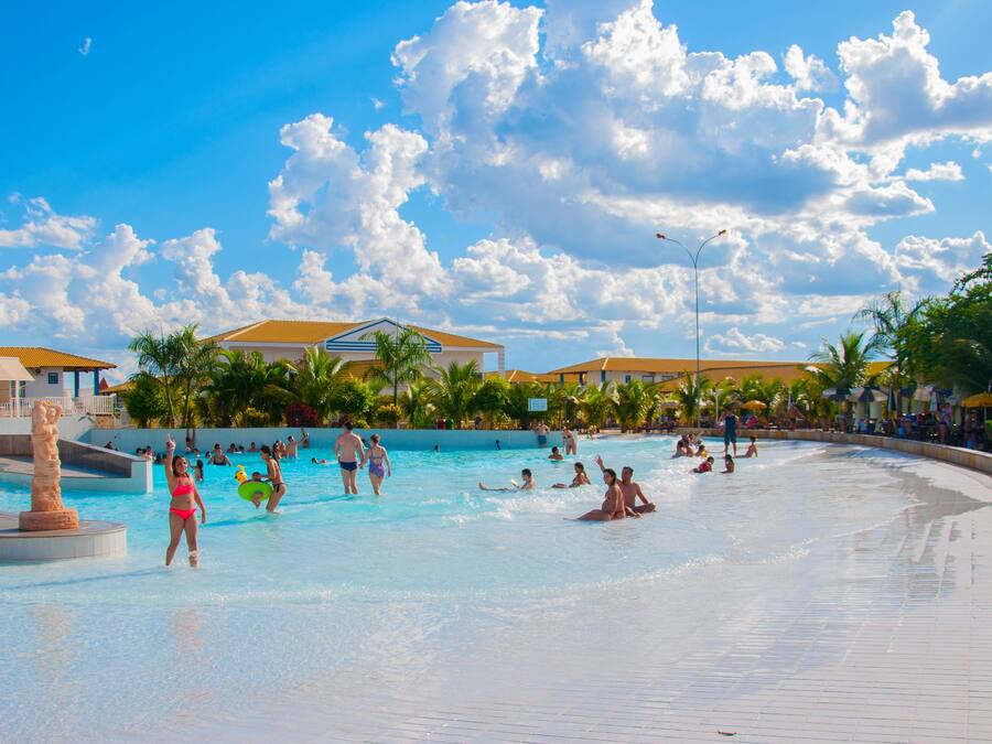 Kolam renang tertutup, 13 kolam renang terbuka