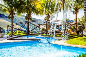 2 indoor pools, 3 outdoor pools, pool loungers - Balneário do Lago Hotel (Capitólio)