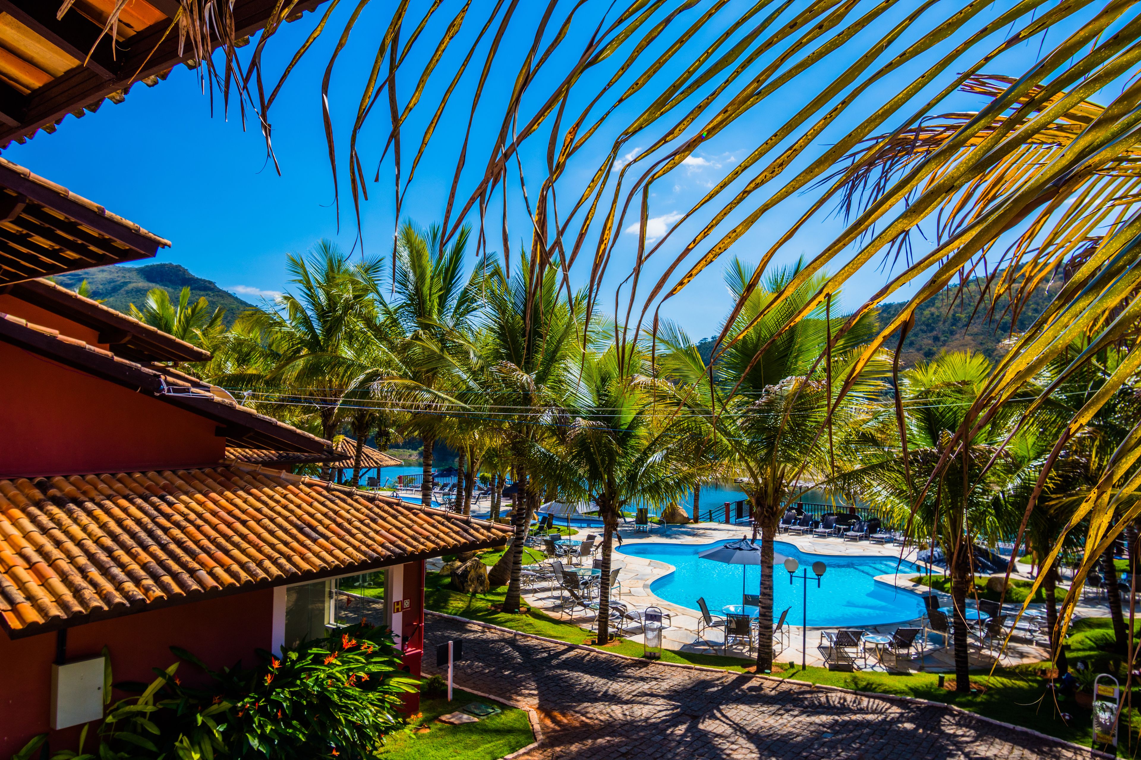 2 indoor pools, 3 outdoor pools, pool loungers