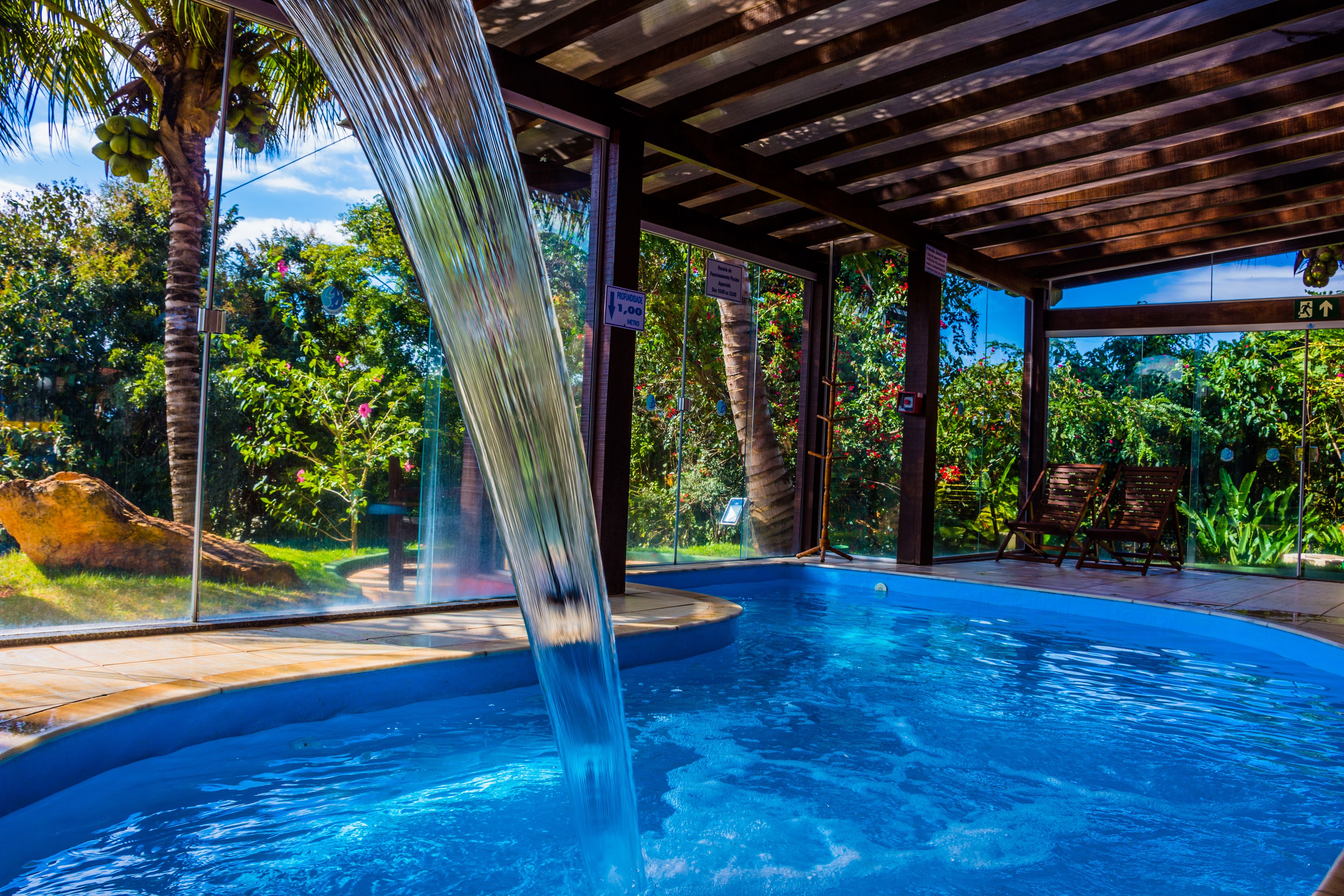 2 indoor pools, 3 outdoor pools, pool loungers