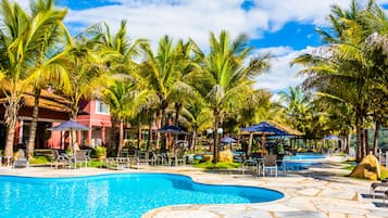 2 piscinas internas, 3 piscinas externas, espreguiçadeiras