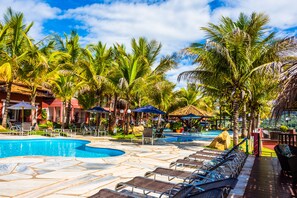 2 indoor pools, 3 outdoor pools, pool loungers - Balneário do Lago Hotel (Capitólio)