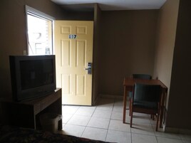 Habitación con 1 cama doble o 2 individuales, 2 camas de matrimonio, no fumadores | Servicio de la habitación