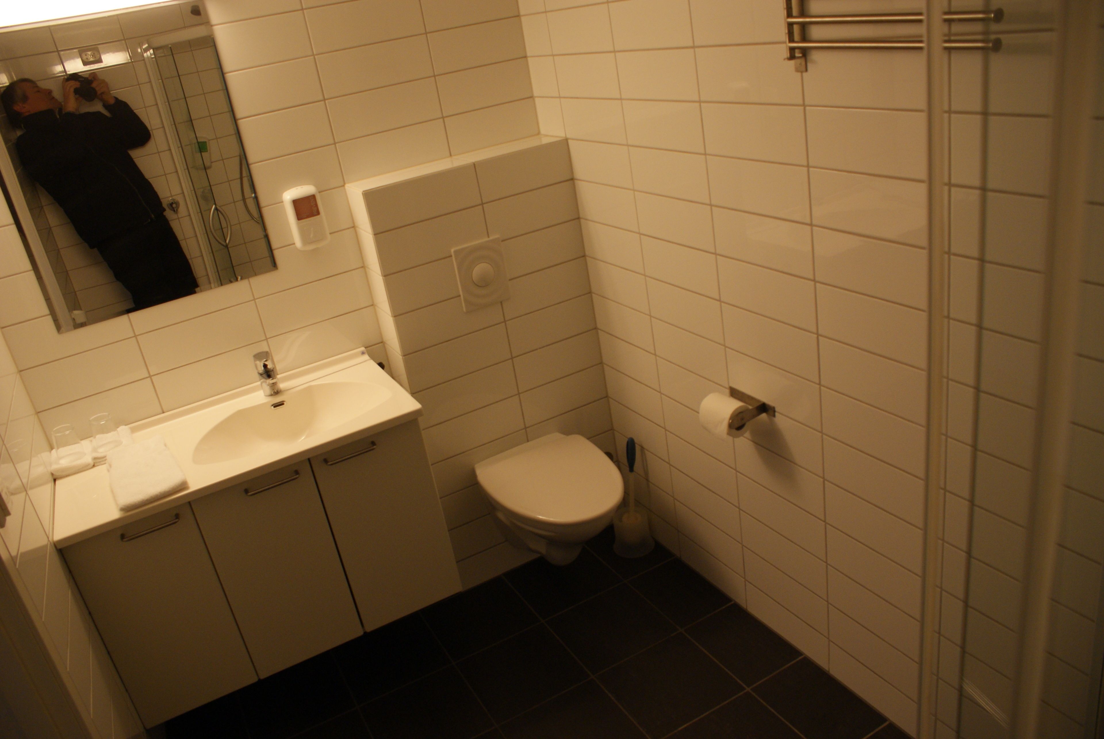 shower, free toiletries, towels