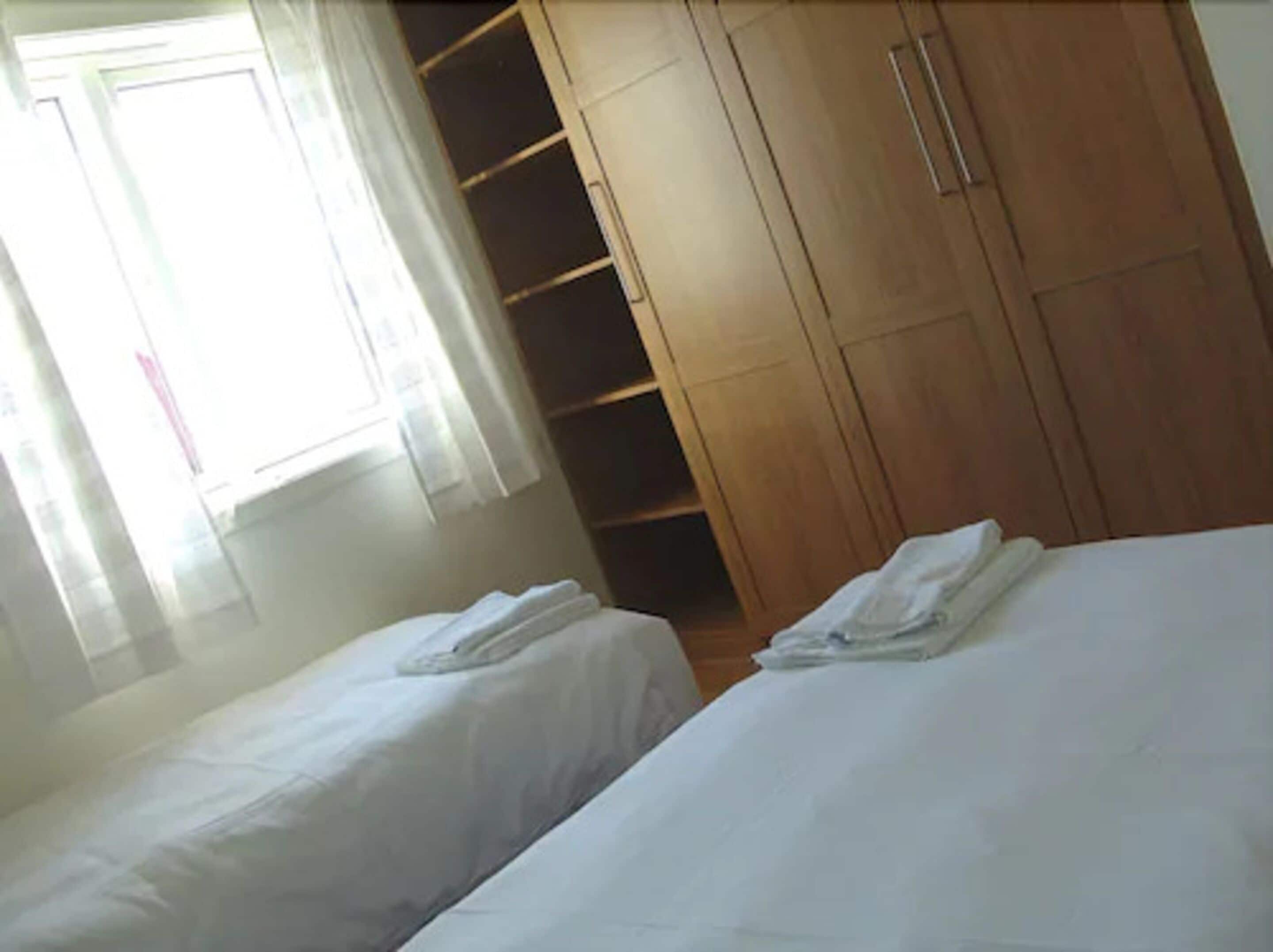 double or twin room | 3 bedrooms, pillow-top beds, desk, laptop workspace