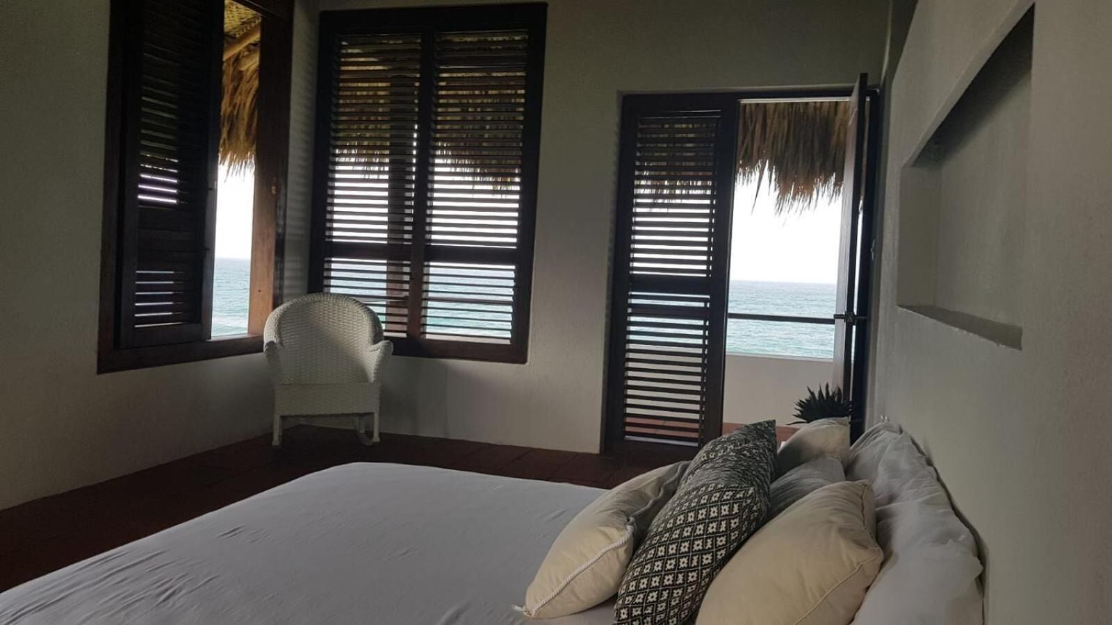 Superior Room, Balcony, Sea View | Minibar, in-room safe, bed sheets