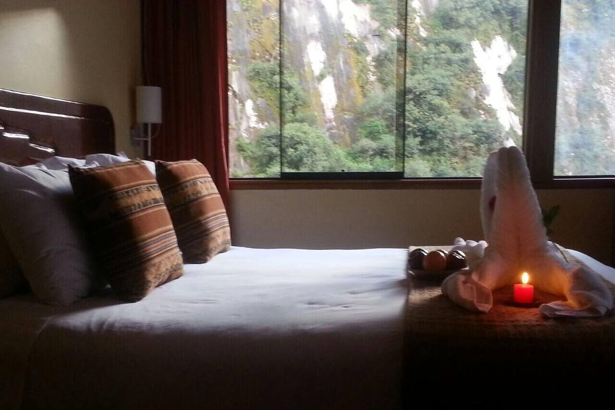 In-room safe, soundproofing, WiFi (free)