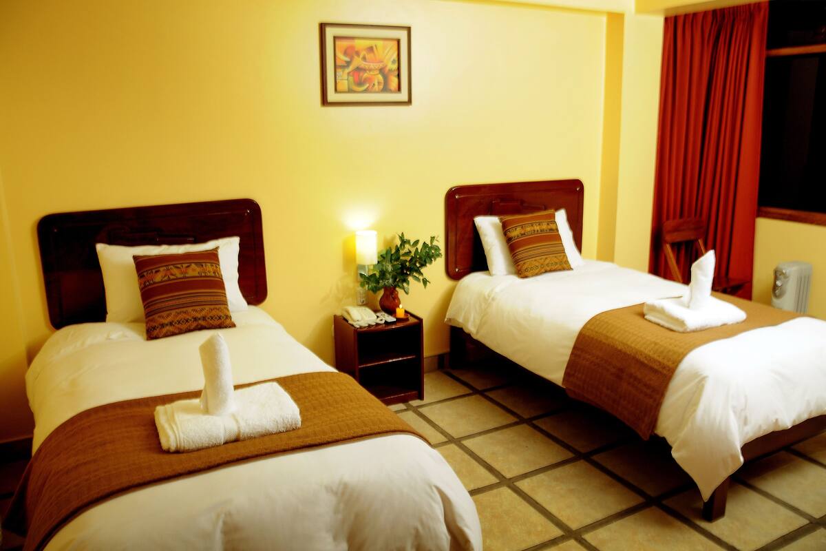 Twin Room | In-room safe, soundproofing, WiFi (free)