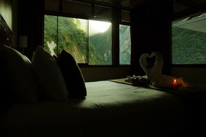 雙人房 | 房內夾萬、隔音、免費 Wi-Fi