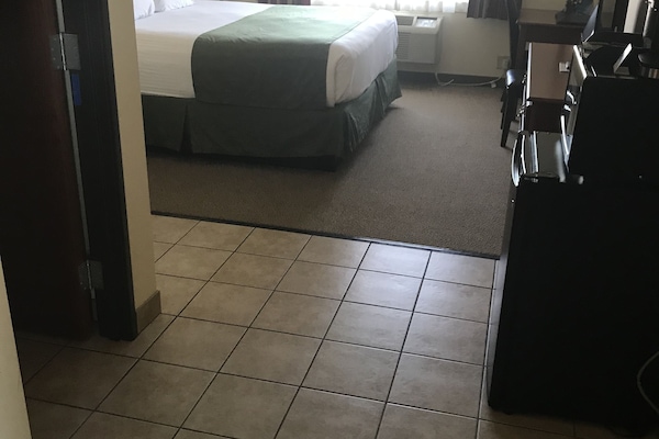 In-room safe, individually decorated, individually furnished, desk