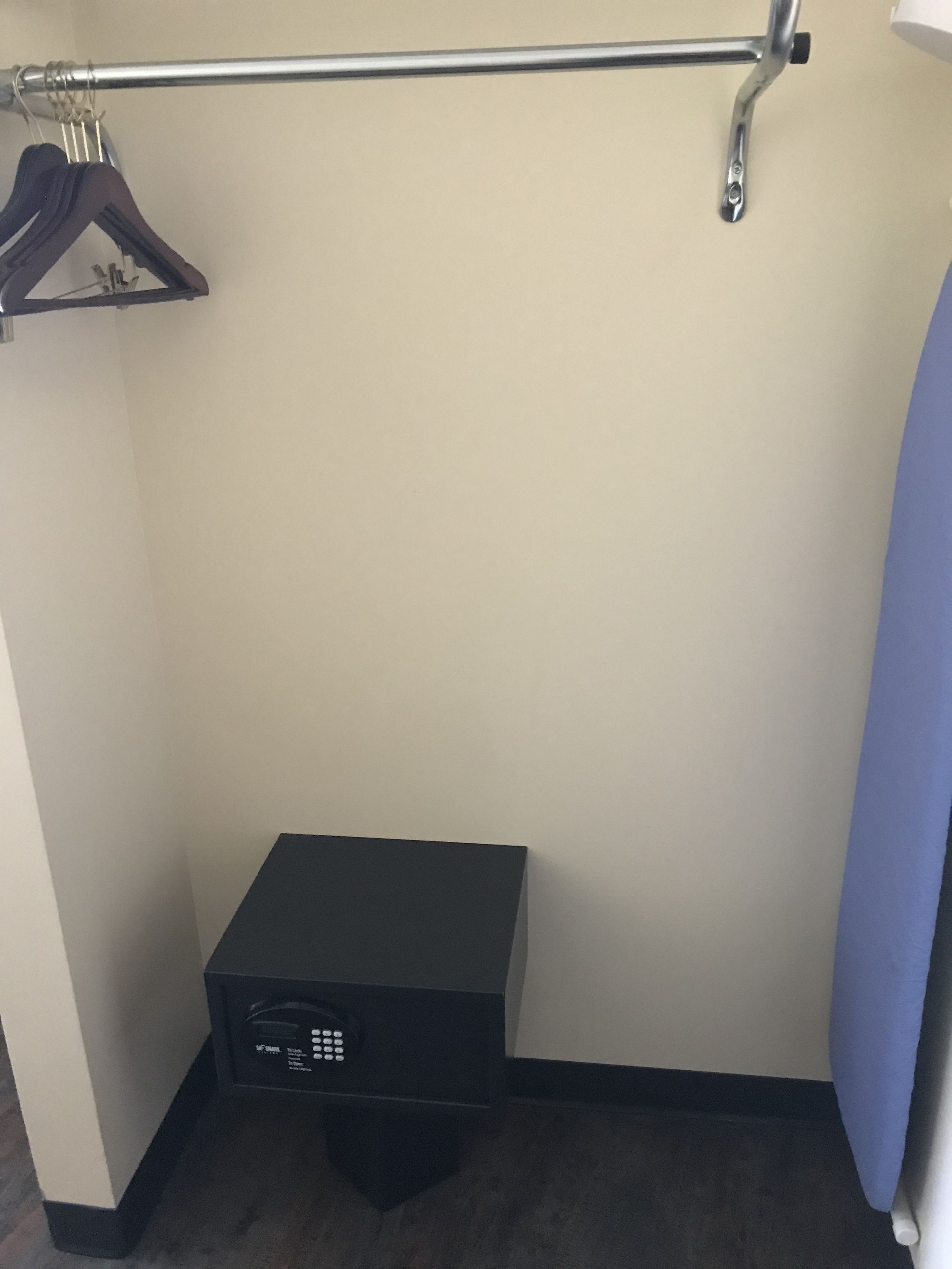 suite, 1 king bed, non smoking (whirlpool) | safe