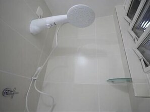 Standard-Apartment, 1 Schlafzimmer | Dusche im Bad