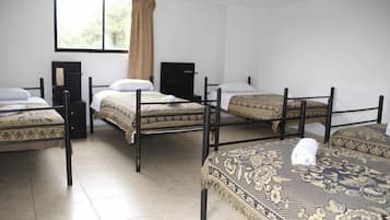 Chambre Quadruple | Bureau, Wi-Fi gratuit