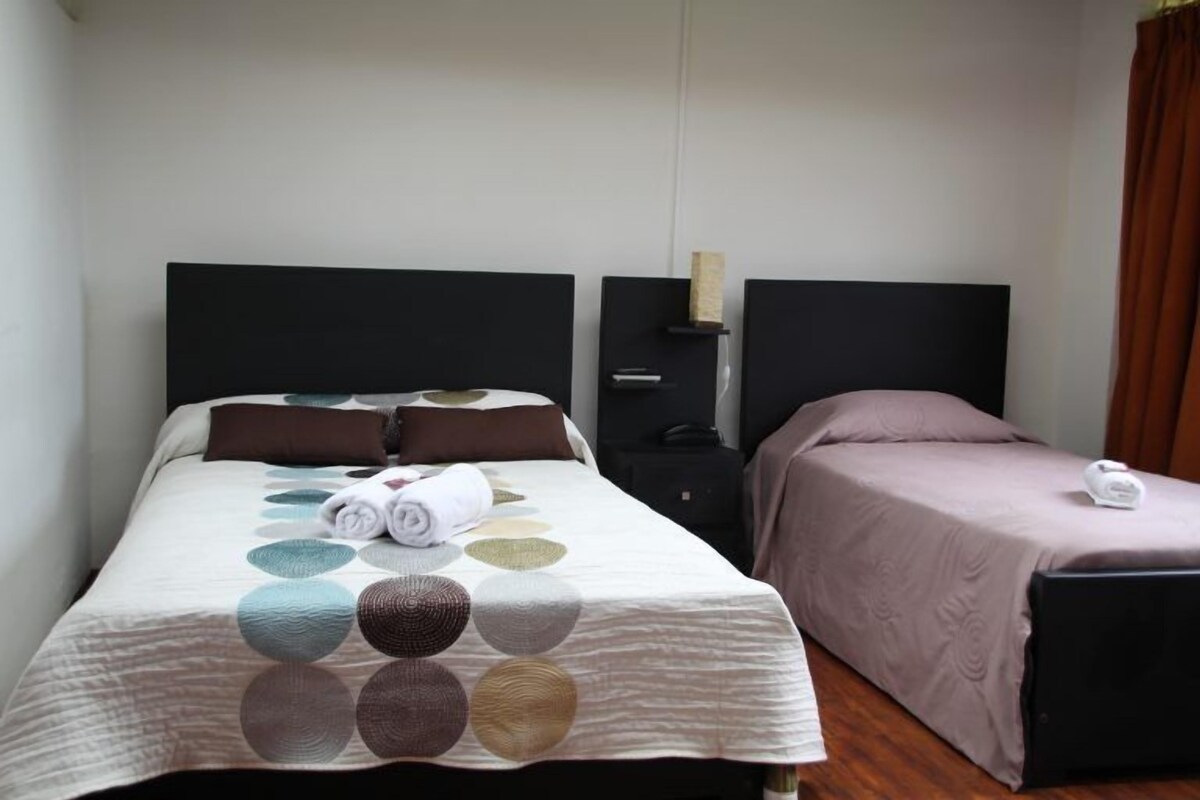 Triple Room | Desk, free WiFi