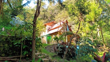 Family Cabin, Garden View | Free WiFi, bed sheets