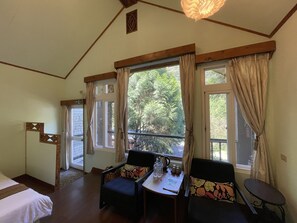 Vierpersoonskamer | Luxe beddengoed, verduisterende gordijnen, gratis wifi