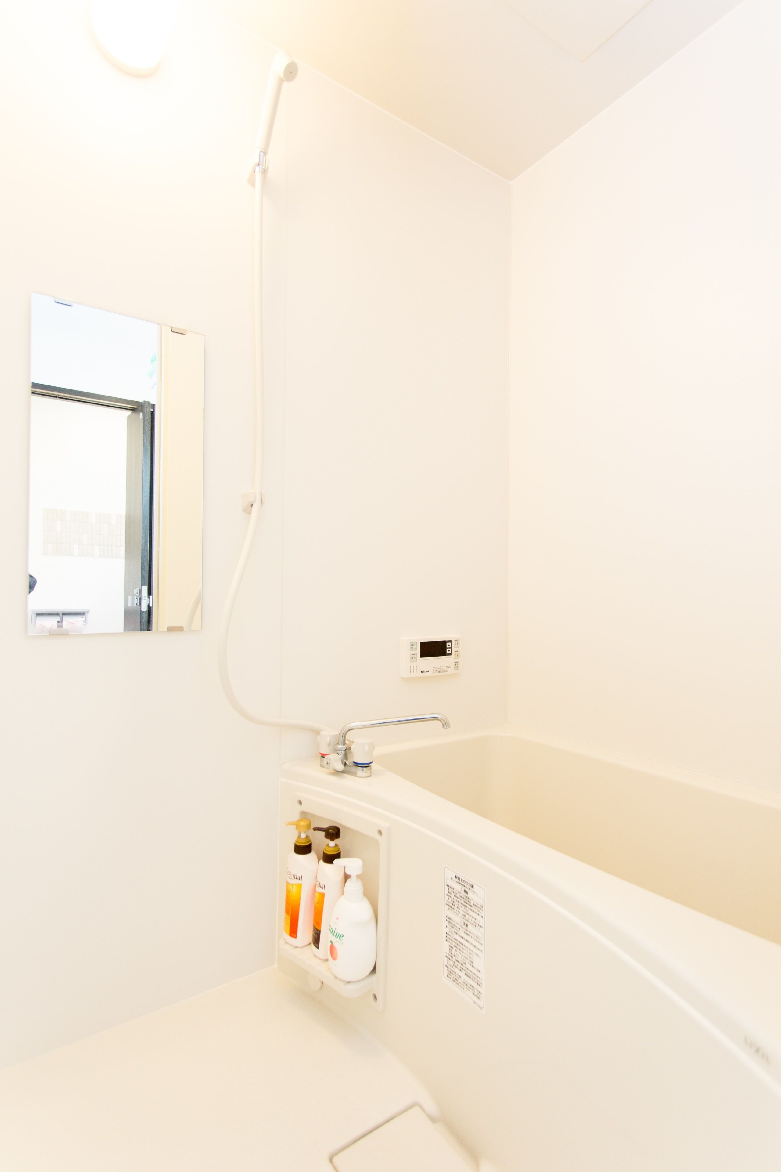 Family Room | Deep soaking bathtub
