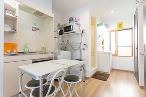 In-room dining - Guesthouse Ichigo-Ichie Kitakasan (Kyoto)