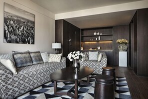 Executive Suite | Living area | TV