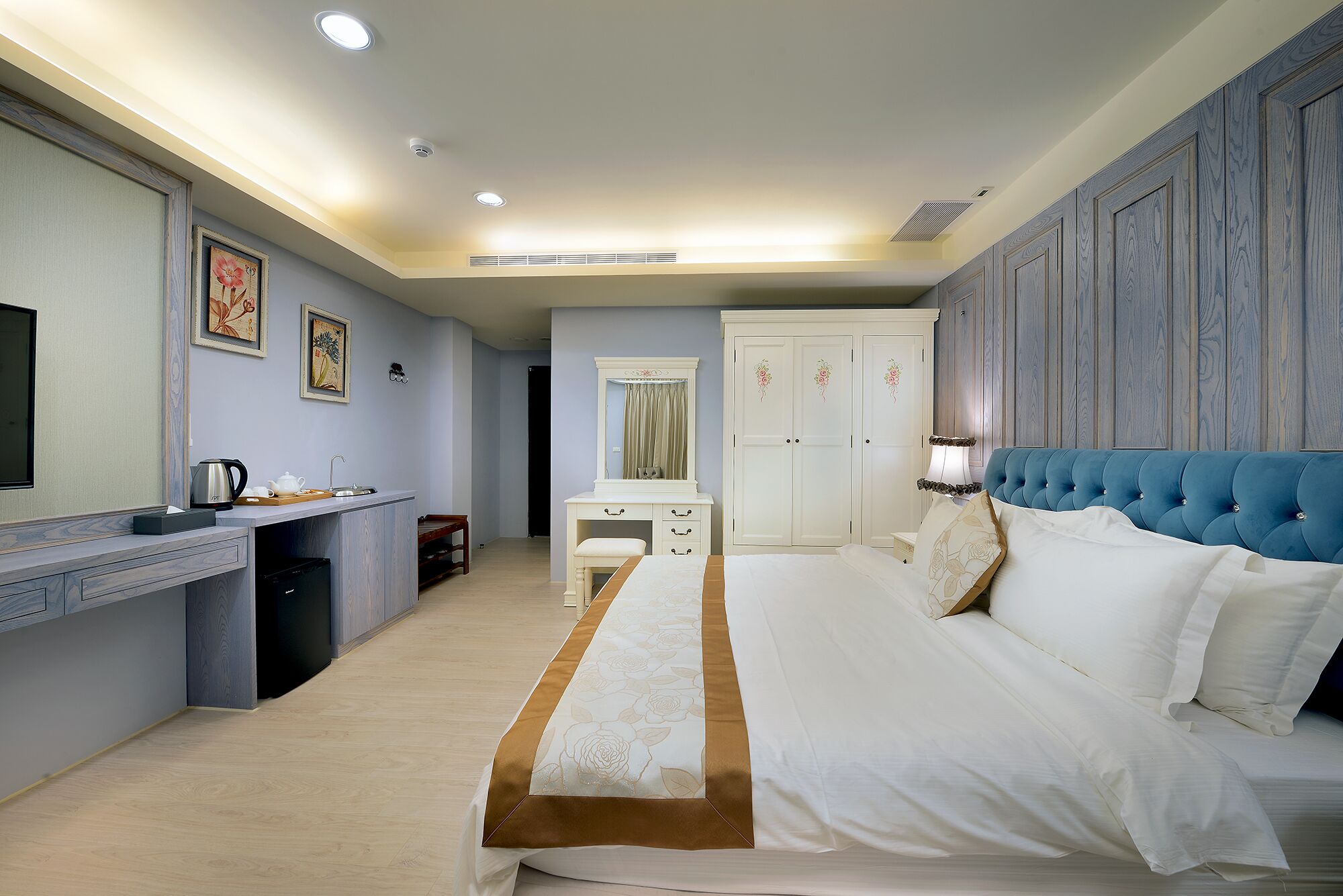 Deluxe Double Room, Bathtub | Down comforters, memory foam beds, blackout drapes, WiFi (free)