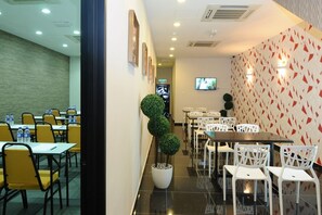 Cafe - V3 Hotel Taman Gaya (Johor Bahru)