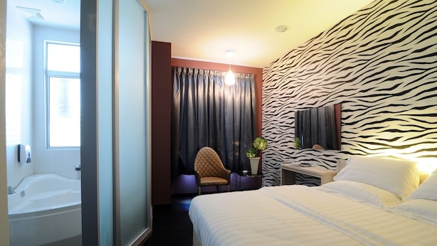 Chambre, 1 très grand lit