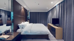 Executive Suite | In-room safe, desk, blackout drapes, rollaway beds (surcharge) - Jingrui Golden Harbor Hotel (Chengdu)