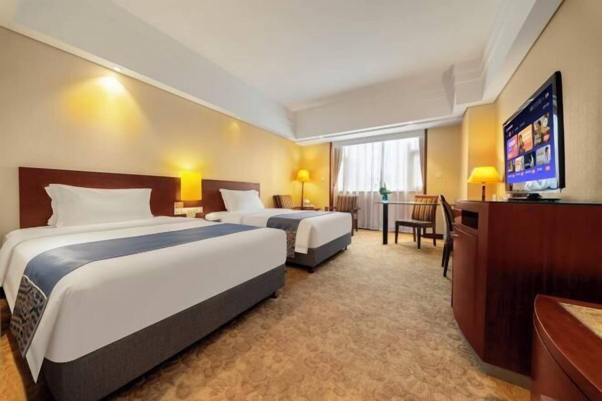 Minibar, in-room safe, desk, blackout curtains