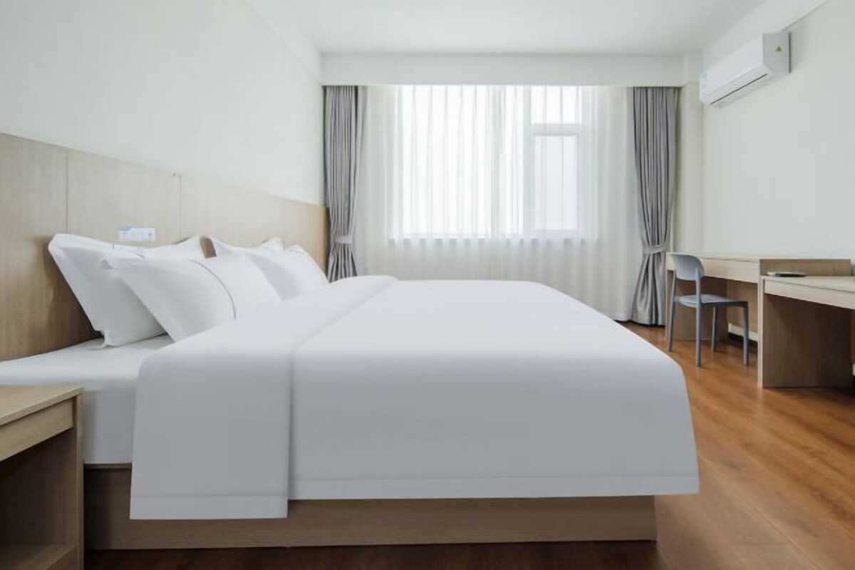 Desk, blackout curtains, rollaway beds, free WiFi