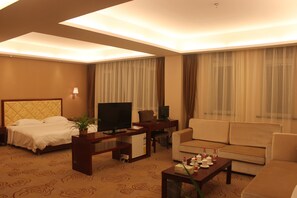 Deluxe Suite | Desk, blackout drapes, rollaway beds, free WiFi - Dong Jia Kou Hotel (Qingdao)
