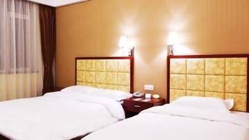 Escritorio, cortinas blackout y camas plegables/adicionales
