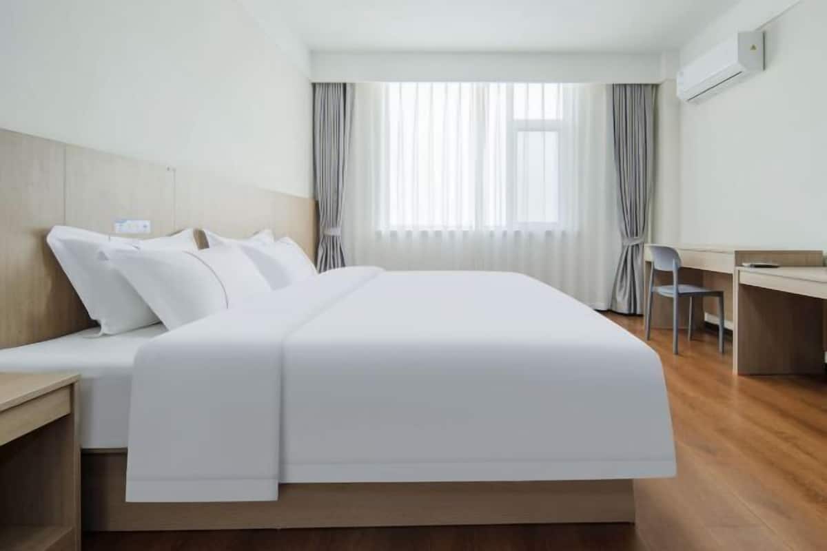 Desk, blackout curtains, rollaway beds, free WiFi