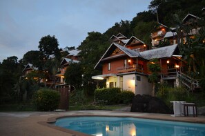 Outdoor pool - Phitharom PP Resort (Ko Phi Phi)