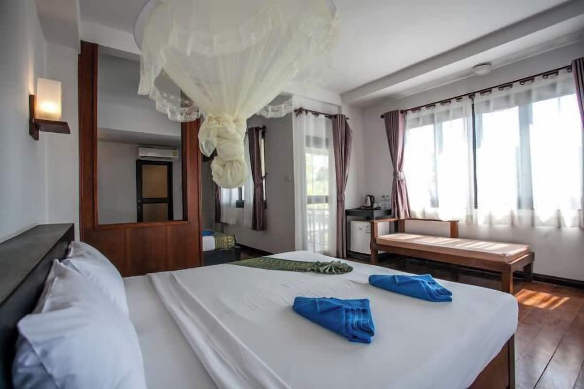 Minibar, desk, blackout drapes, free WiFi
