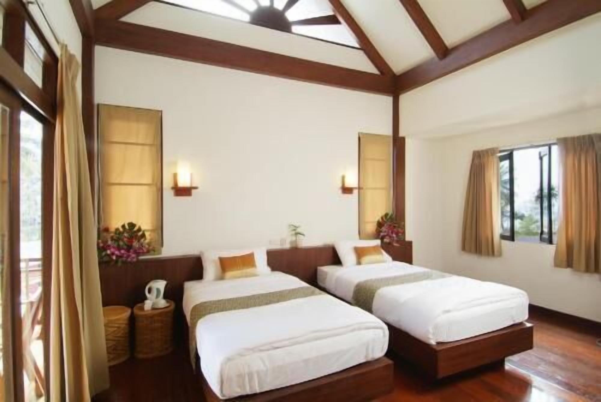 Minibar, escritorio, cortinas blackout y wifi gratis 