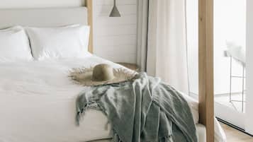 Surfrider Suite Ocean View | Premium bedding, down duvets, pillow-top beds, minibar