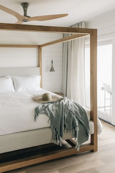 Surfrider Suite Ocean View | Premium bedding, down comforters, pillowtop beds, minibar at The Surfrider Malibu