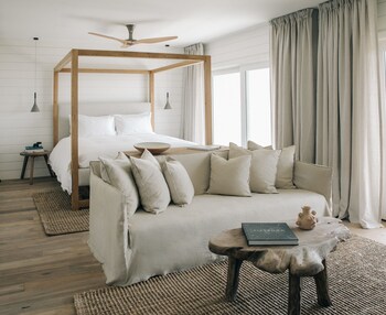 Surfrider Suite Ocean View | Premium bedding, down comforters, pillowtop beds, minibar at The Surfrider Malibu