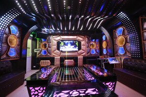 Karaoke room - Golden Dragon Hotel (Gia Vien)