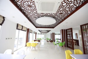 Dining - Golden Dragon Hotel (Gia Vien)