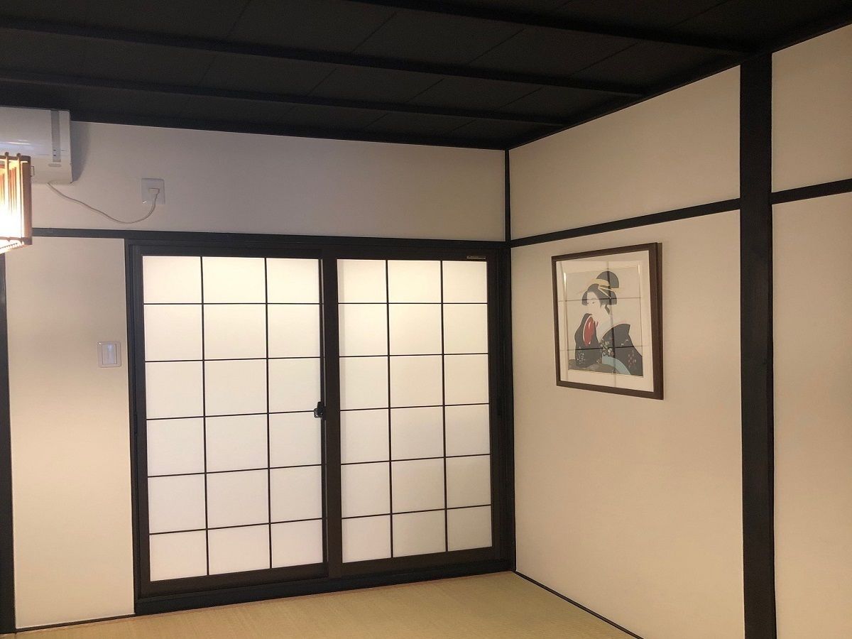 Private Vacation Home | Living area | 32-inch flat-screen TV with cable channels, LCD TV